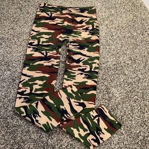 Womens juniors camo leggings (no size tag but looks small or XS)